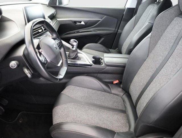 Peugeot 5008  1.5 BlueHDi 