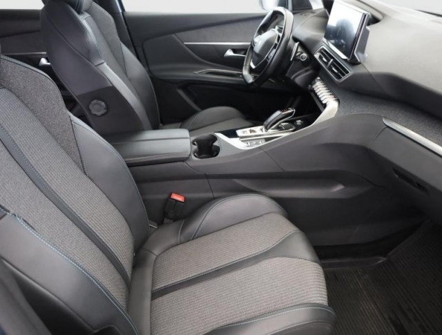 Peugeot 3008  1.5 BlueHDi 