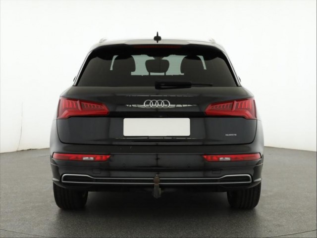 Audi Q5  2.0 TDI S line