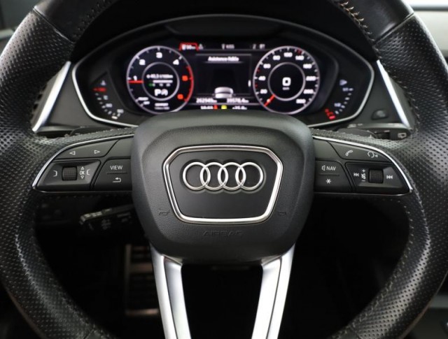 Audi Q5  2.0 TDI S line