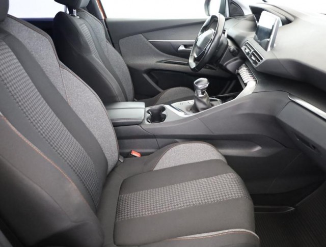 Peugeot 5008  1.5 BlueHDi 