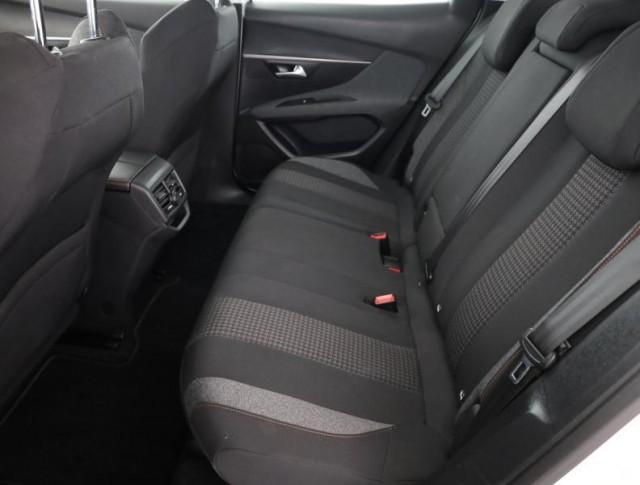 Peugeot 3008  1.2 PureTech Active Pack
