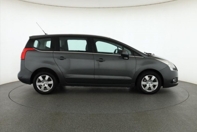 Peugeot 5008  2.0 HDI 