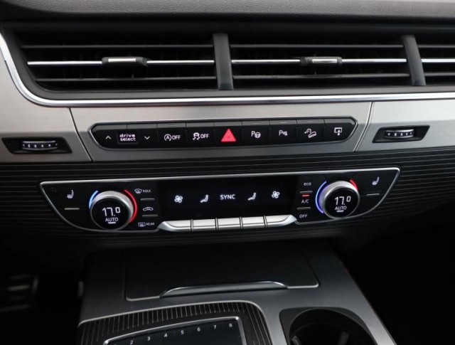 Audi Q7  3.0 TDI S-Line