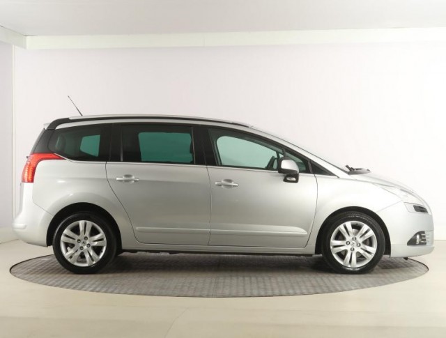 Peugeot 5008  2.0 HDI 