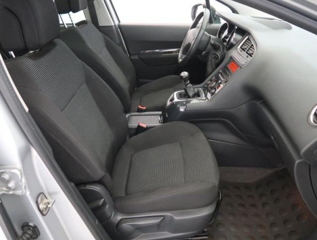 Peugeot 5008  2.0 HDI 