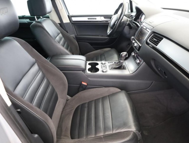 Volkswagen Touareg  3.0 TDI R-Line
