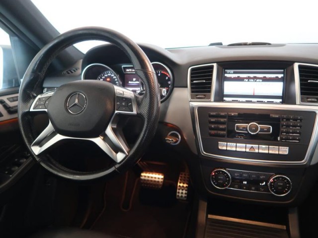Mercedes-Benz ML  ML 350 BlueTEC AMG line