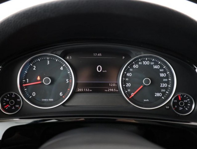 Volkswagen Touareg  3.0 TDI 