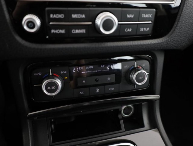 Volkswagen Touareg  3.0 TDI 