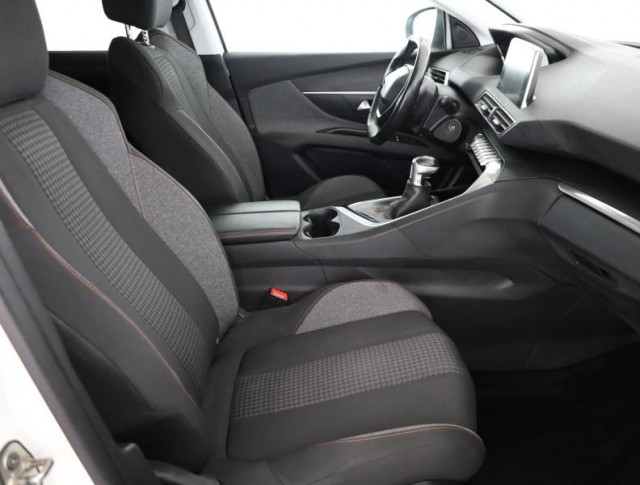 Peugeot 3008  1.5 BlueHDi 