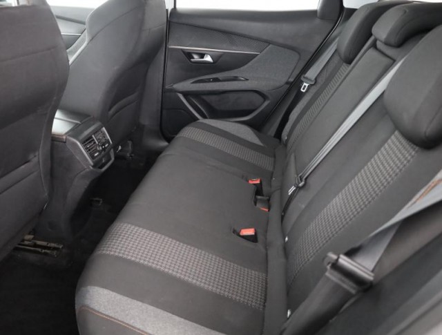 Peugeot 3008  1.5 BlueHDi 