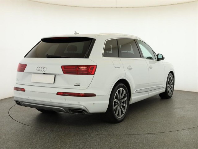 Audi Q7  3.0 TDI 