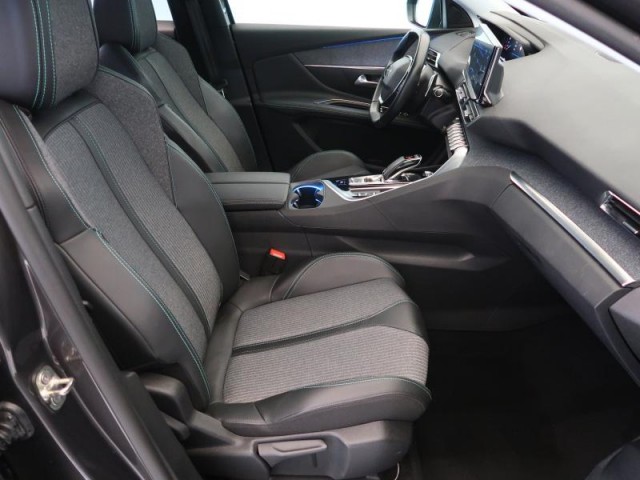 Peugeot 3008  1.5 BlueHDi 