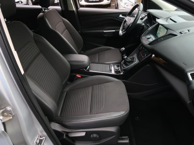 Ford Kuga  1.5 EcoBoost Titanium