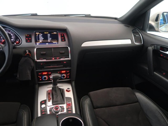 Audi Q7  3.0 TDI S-Line