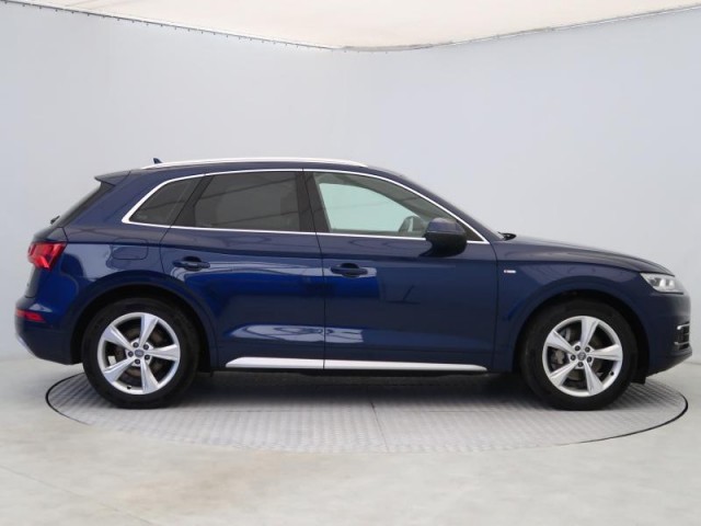 Audi Q5  2.0 TDI S line