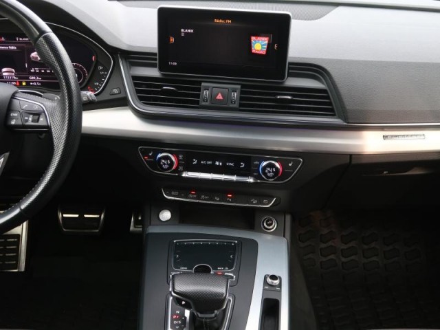 Audi Q5  2.0 TDI S line