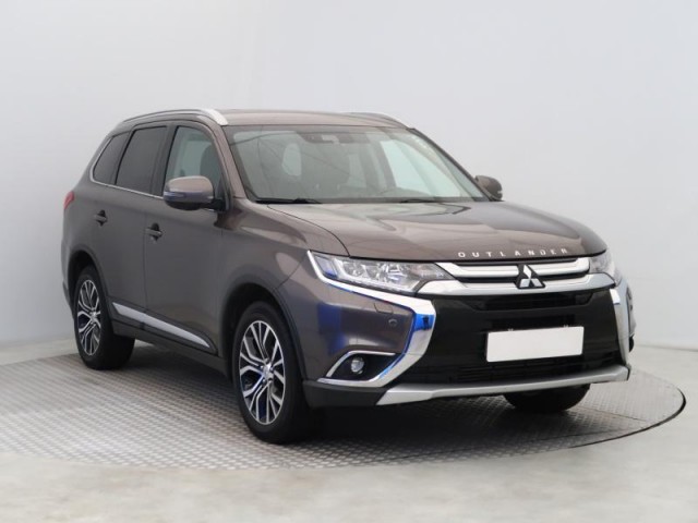 Mitsubishi Outlander  2.2 DI-D Instyle