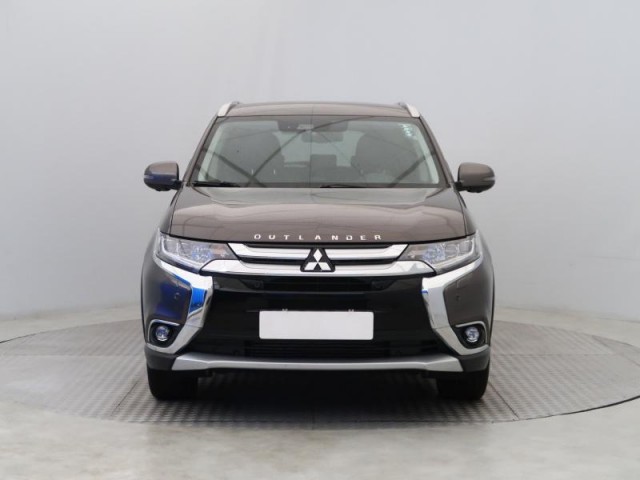 Mitsubishi Outlander  2.2 DI-D Instyle