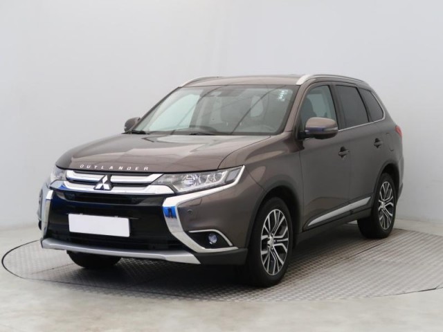 Mitsubishi Outlander  2.2 DI-D Instyle