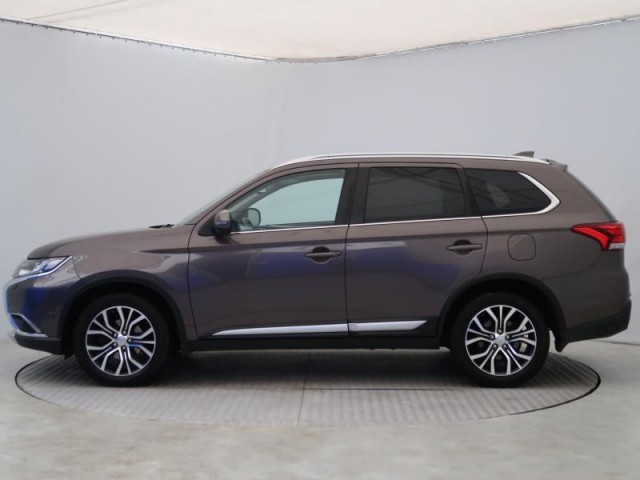 Mitsubishi Outlander  2.2 DI-D Instyle