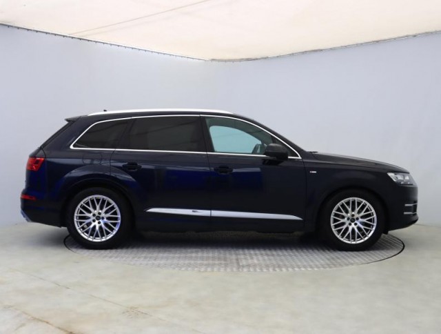 Audi Q7  3.0 TDI S-Line