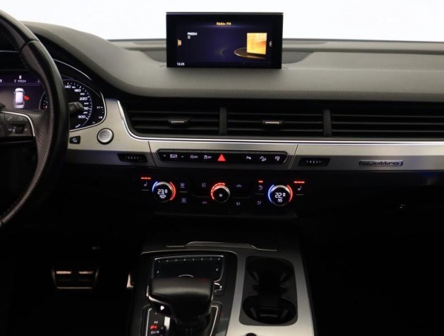 Audi Q7  3.0 TDI S-Line