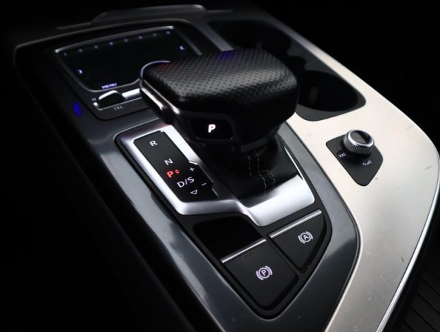 Audi Q7  3.0 TDI S-Line