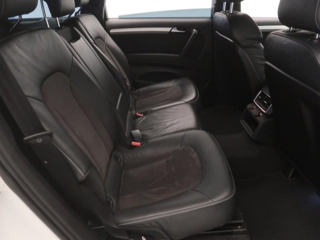 Audi Q7  3.0 TDI S-Line