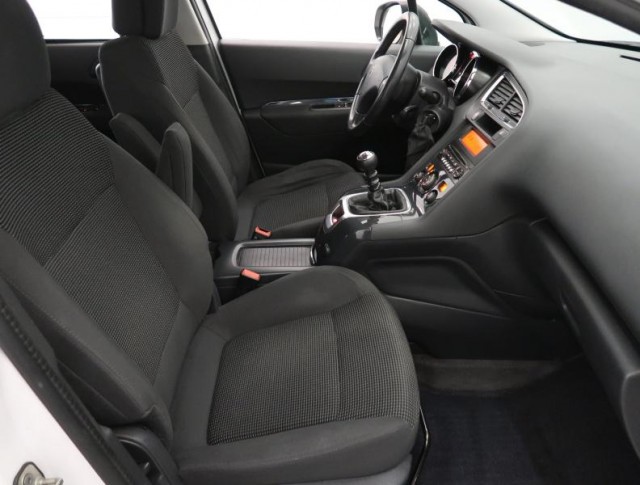 Peugeot 5008  2.0 HDI Active