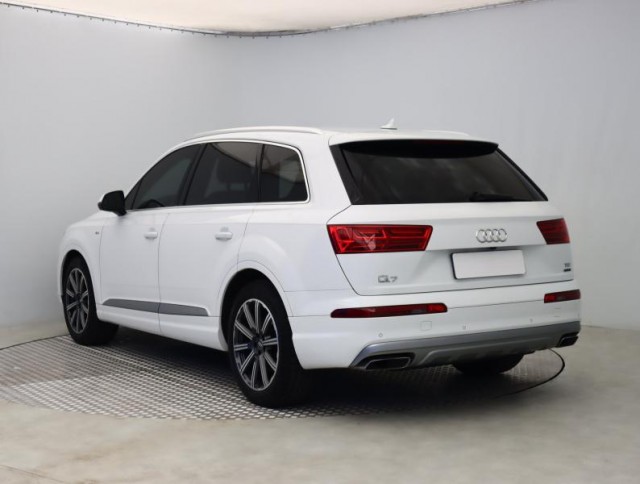 Audi Q7  3.0 TDI S-Line
