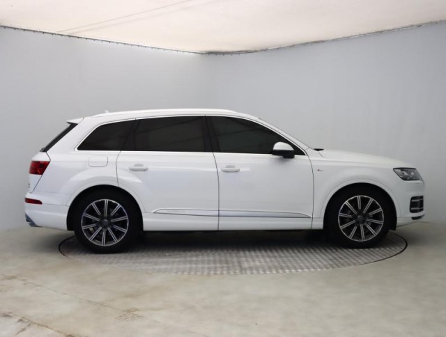 Audi Q7  3.0 TDI S-Line
