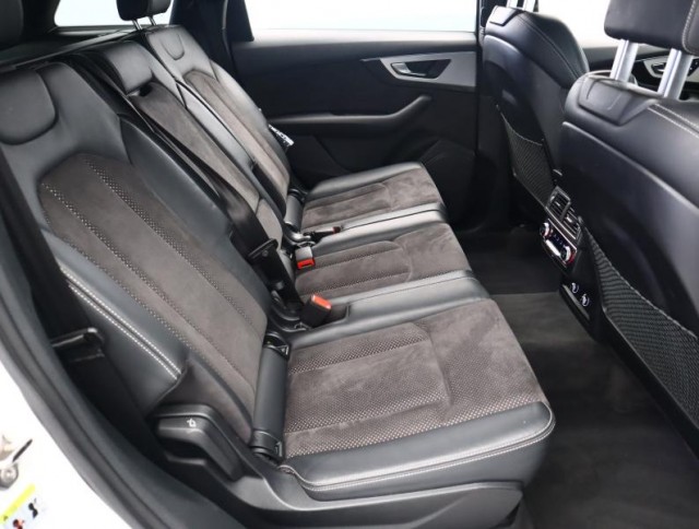 Audi Q7  3.0 TDI S-Line