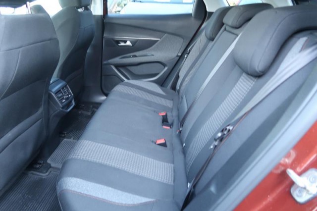 Peugeot 3008  1.5 BlueHDi 