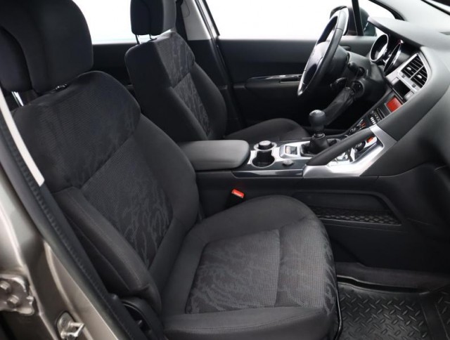 Peugeot 3008  1.6 HDi 