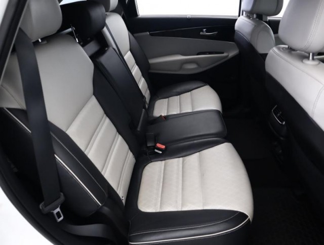 Kia Sorento  2.2 CRDi 