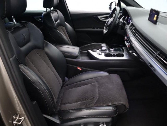 Audi Q7  3.0 TDI 