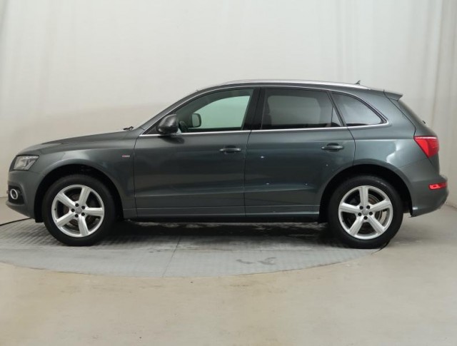 Audi Q5  2.0 TDI S line