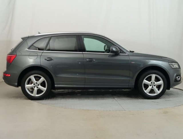 Audi Q5  2.0 TDI S line