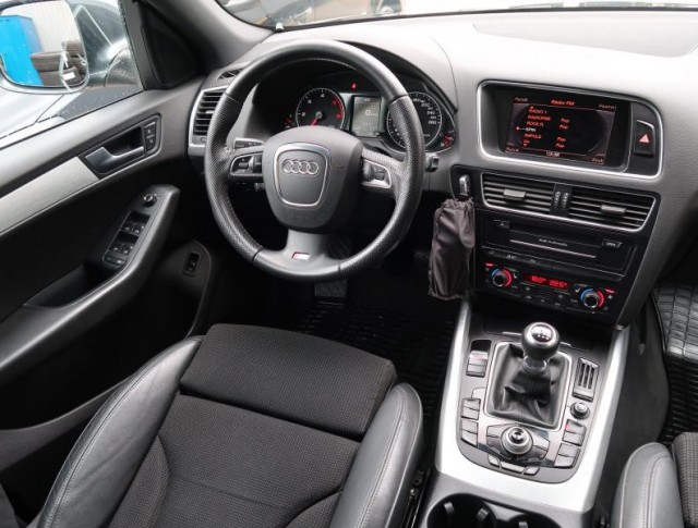 Audi Q5  2.0 TDI S line