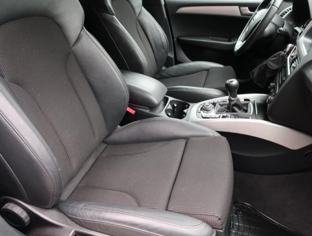 Audi Q5  2.0 TDI S line