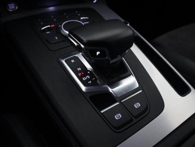 Audi Q5  2.0 TDI sport
