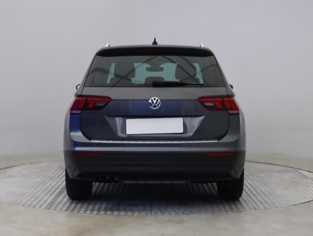 Volkswagen Tiguan  2.0 TSI 