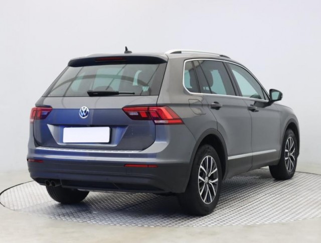 Volkswagen Tiguan  2.0 TSI 