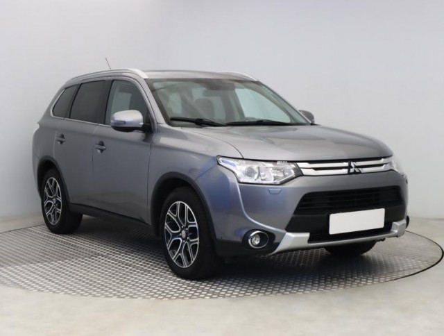 Mitsubishi Outlander  2.2 DI-D Intense