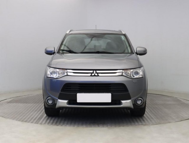 Mitsubishi Outlander  2.2 DI-D Intense