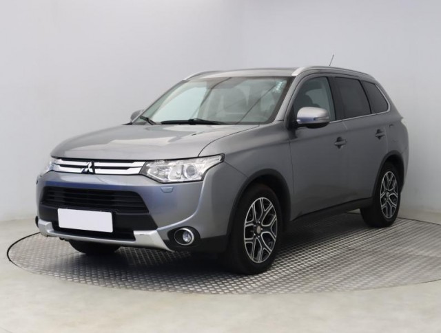 Mitsubishi Outlander  2.2 DI-D Intense