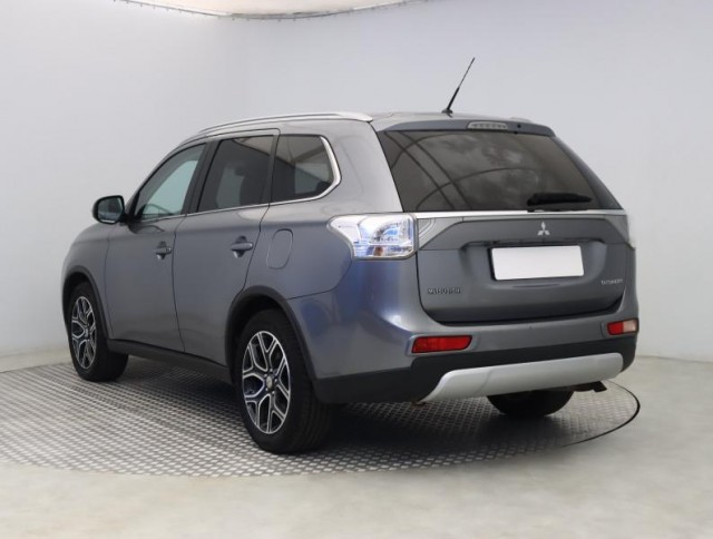Mitsubishi Outlander  2.2 DI-D Intense