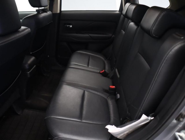 Mitsubishi Outlander  2.2 DI-D Intense